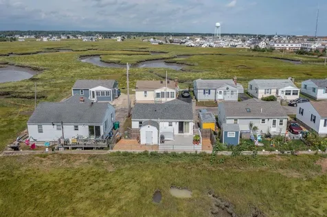 71 Hobson Avenue Hampton NH 03842
