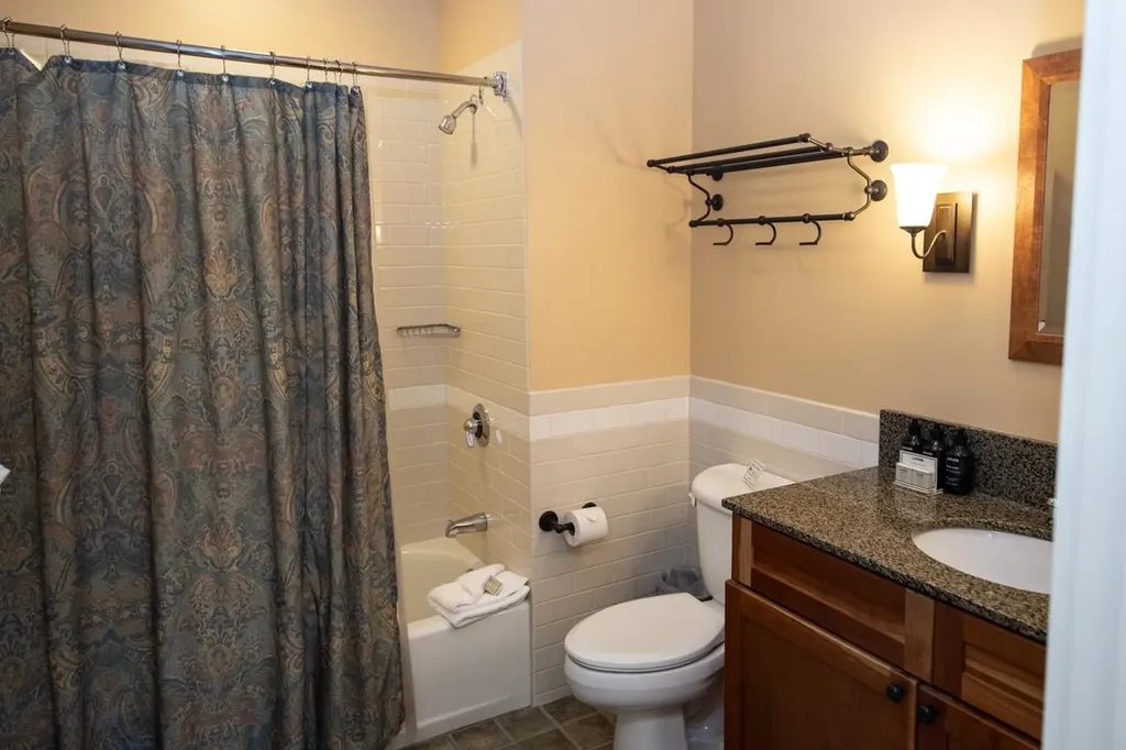 502/504 Qtr. I I I Adams House Ludlow VT 05149