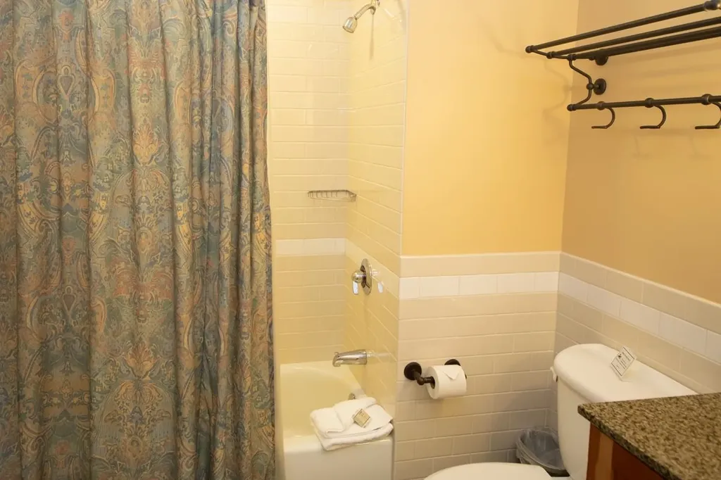 502/504 Qtr. I I I Adams House Ludlow VT 05149