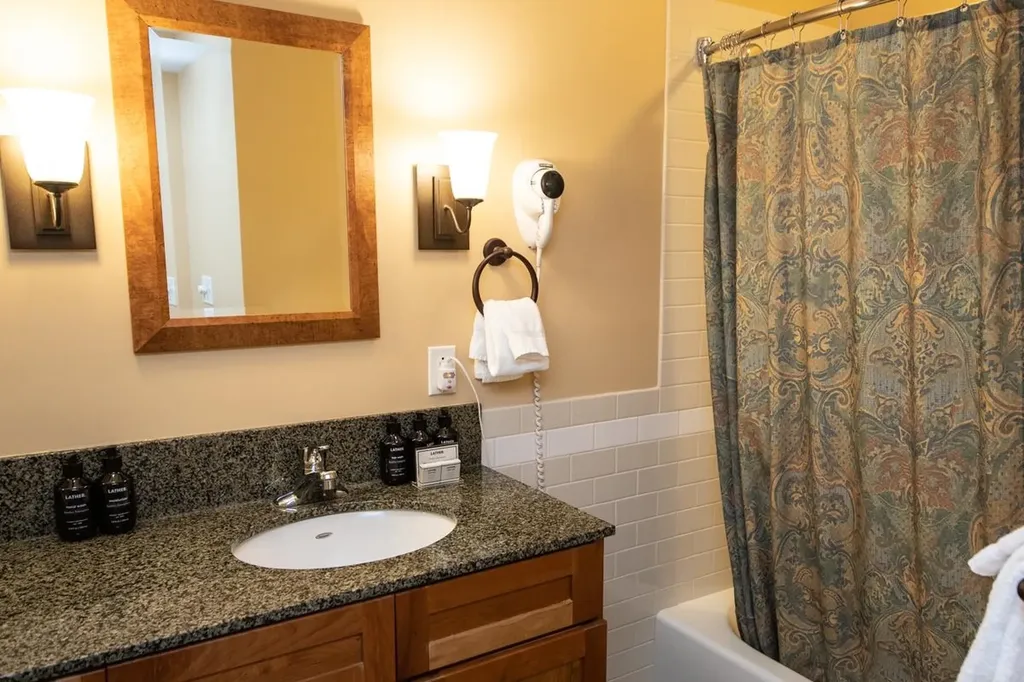 502/504 Qtr. I I I Adams House Ludlow VT 05149