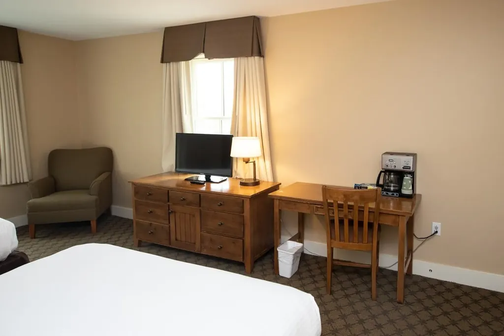 502/504 Qtr. I I I Adams House Ludlow VT 05149