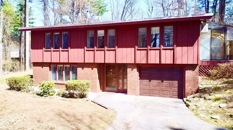 52 Castle Drive Hooksett NH 03106