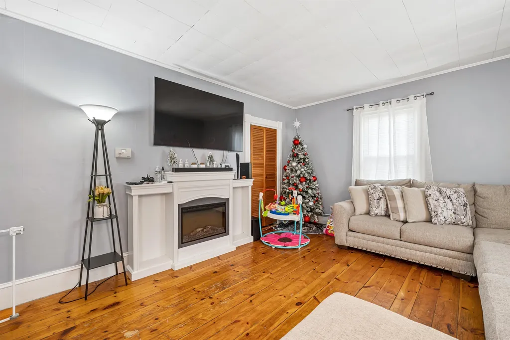 67 Riddle Street Manchester NH 03102
