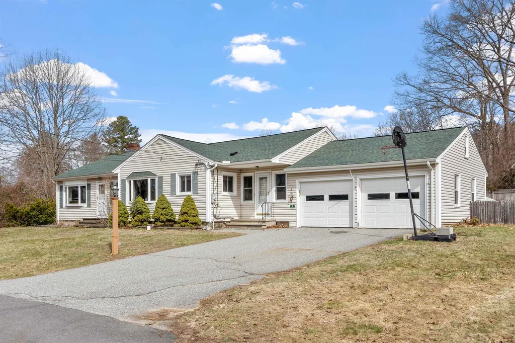8 Center Circle Plaistow NH 03865-2507