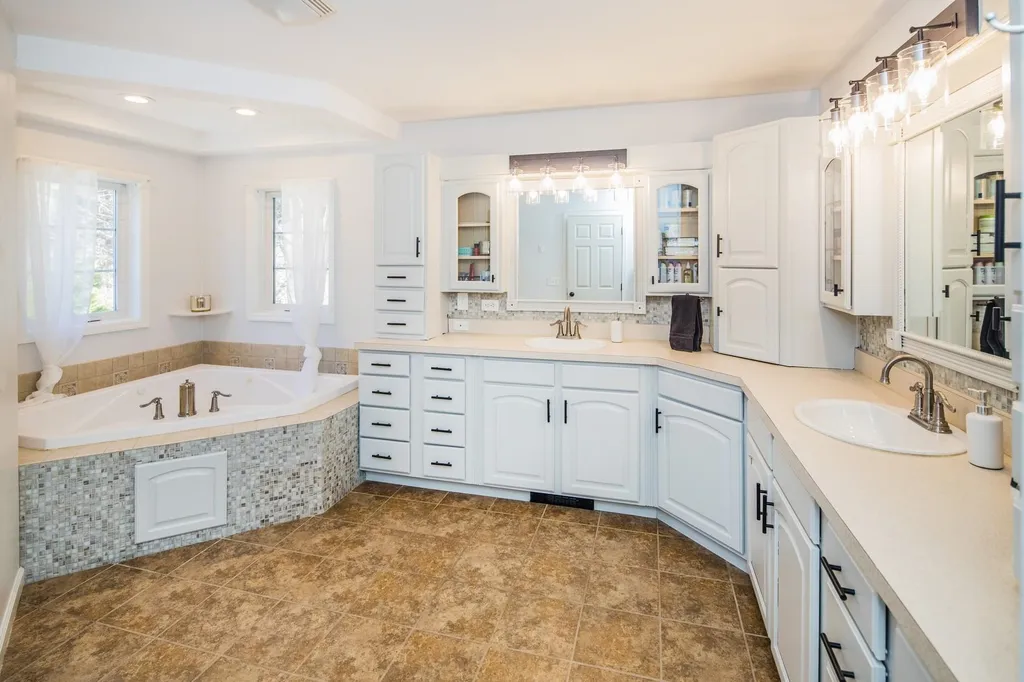 68 Amanda Drive Rutland Town VT 05701