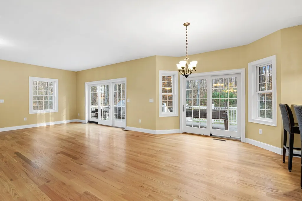 18 Longmeadow Road Windham NH 03087