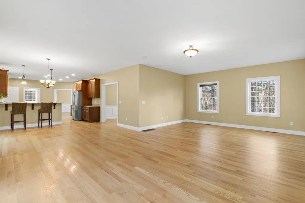 18 Longmeadow Road Windham NH 03087