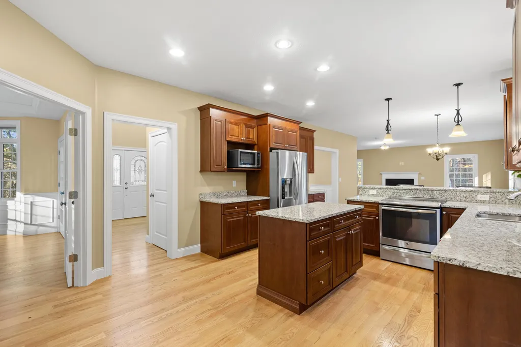 18 Longmeadow Road Windham NH 03087