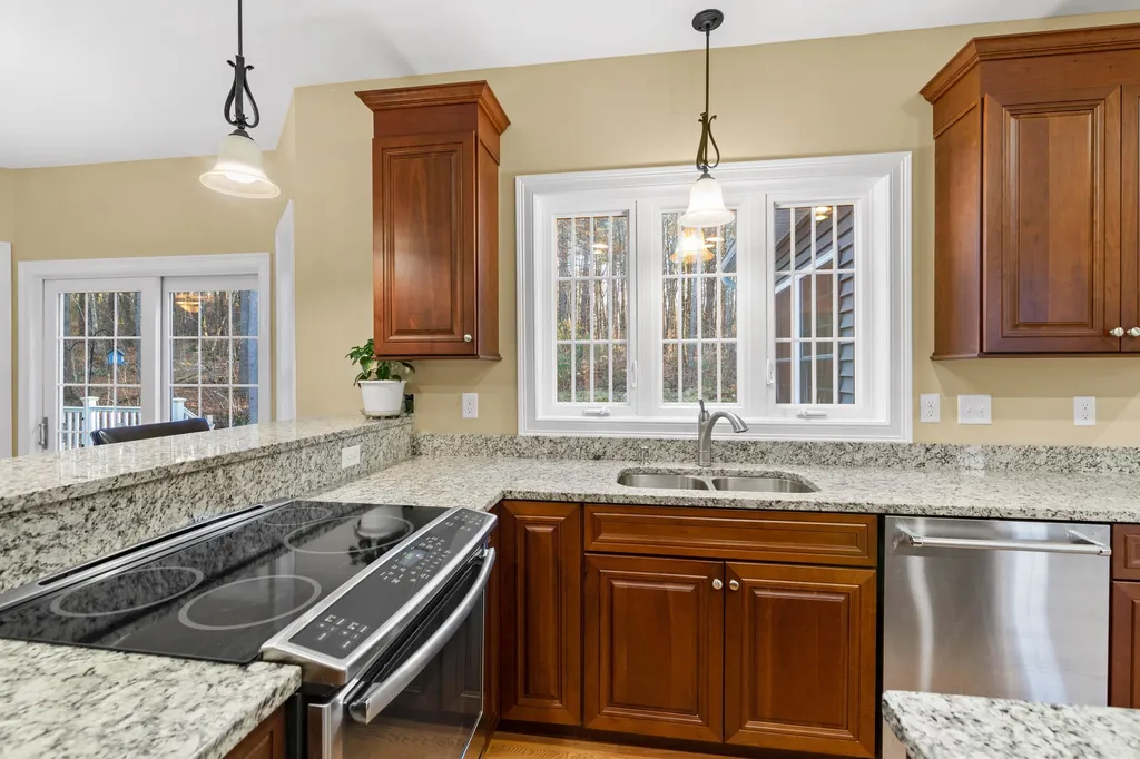 18 Longmeadow Road Windham NH 03087