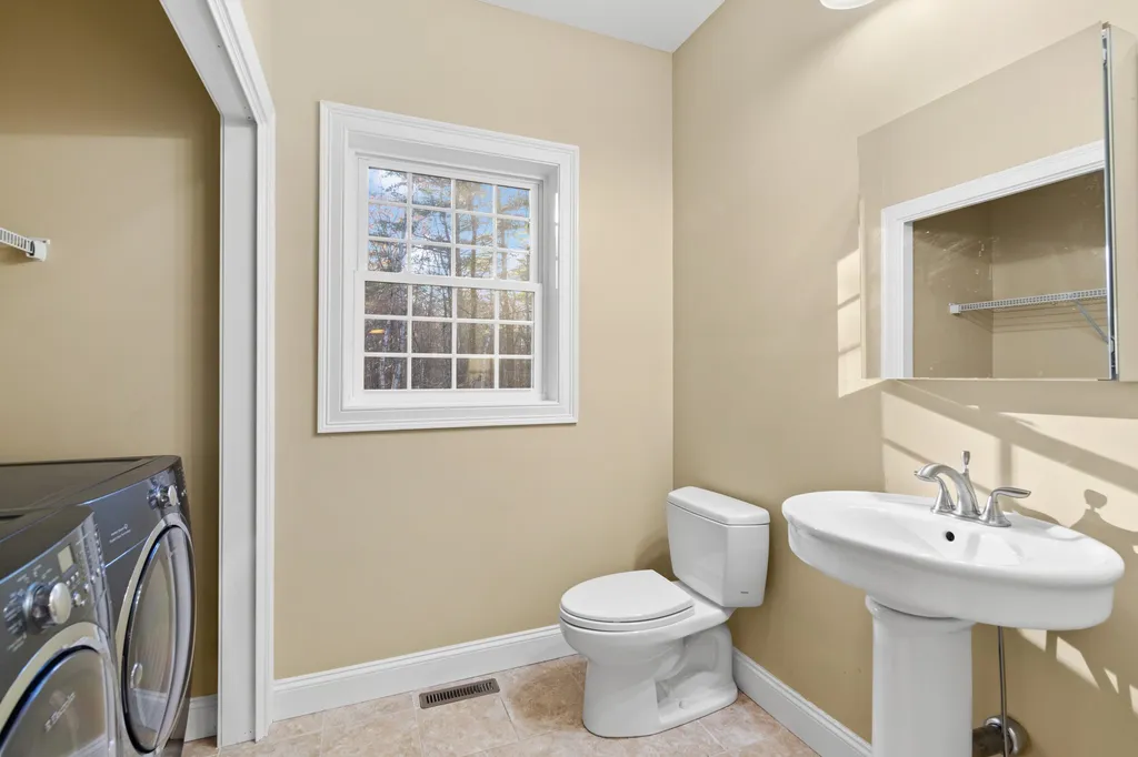 18 Longmeadow Road Windham NH 03087