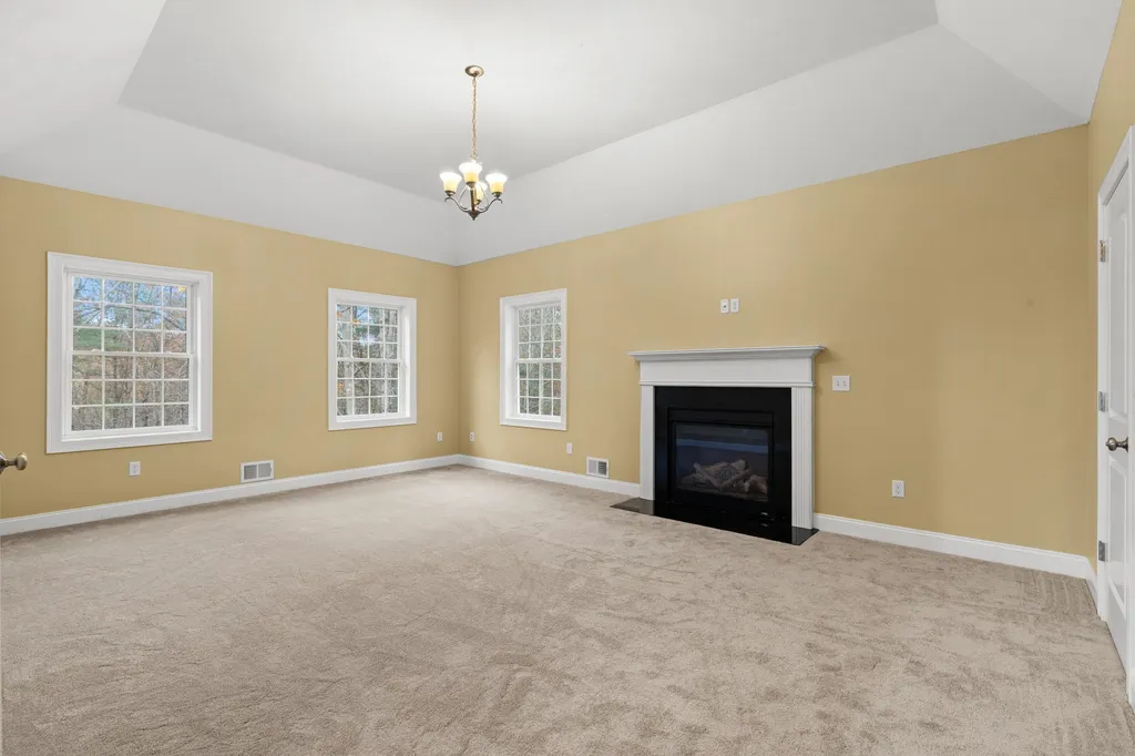 18 Longmeadow Road Windham NH 03087