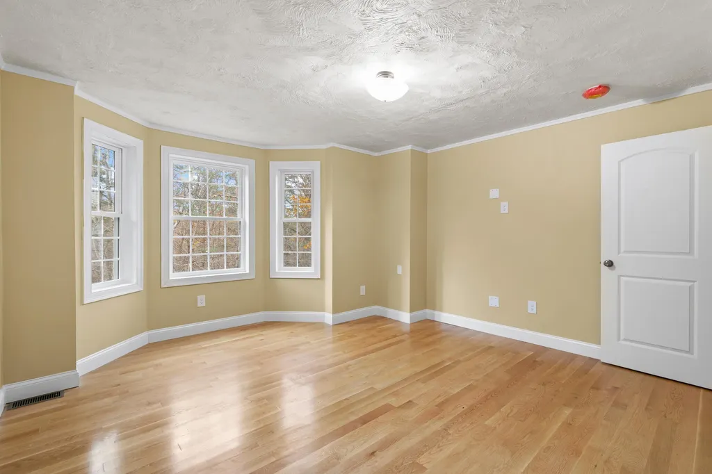18 Longmeadow Road Windham NH 03087
