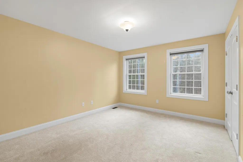 18 Longmeadow Road Windham NH 03087