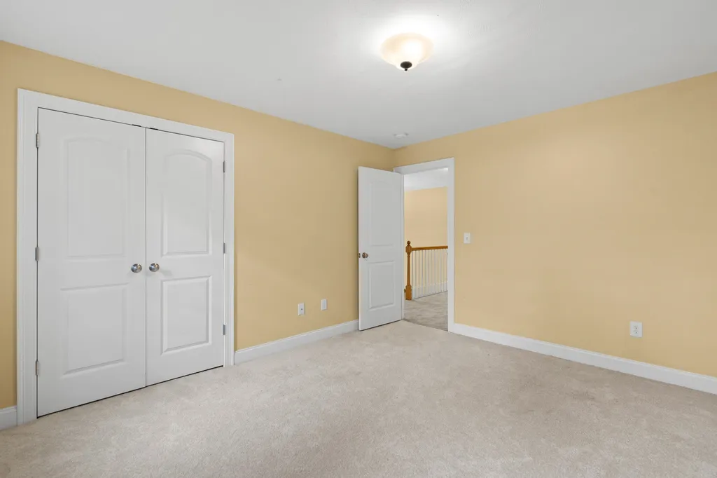 18 Longmeadow Road Windham NH 03087