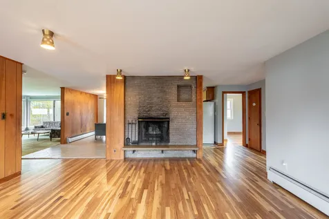 94 Pond Street Salem NH 03079-4346