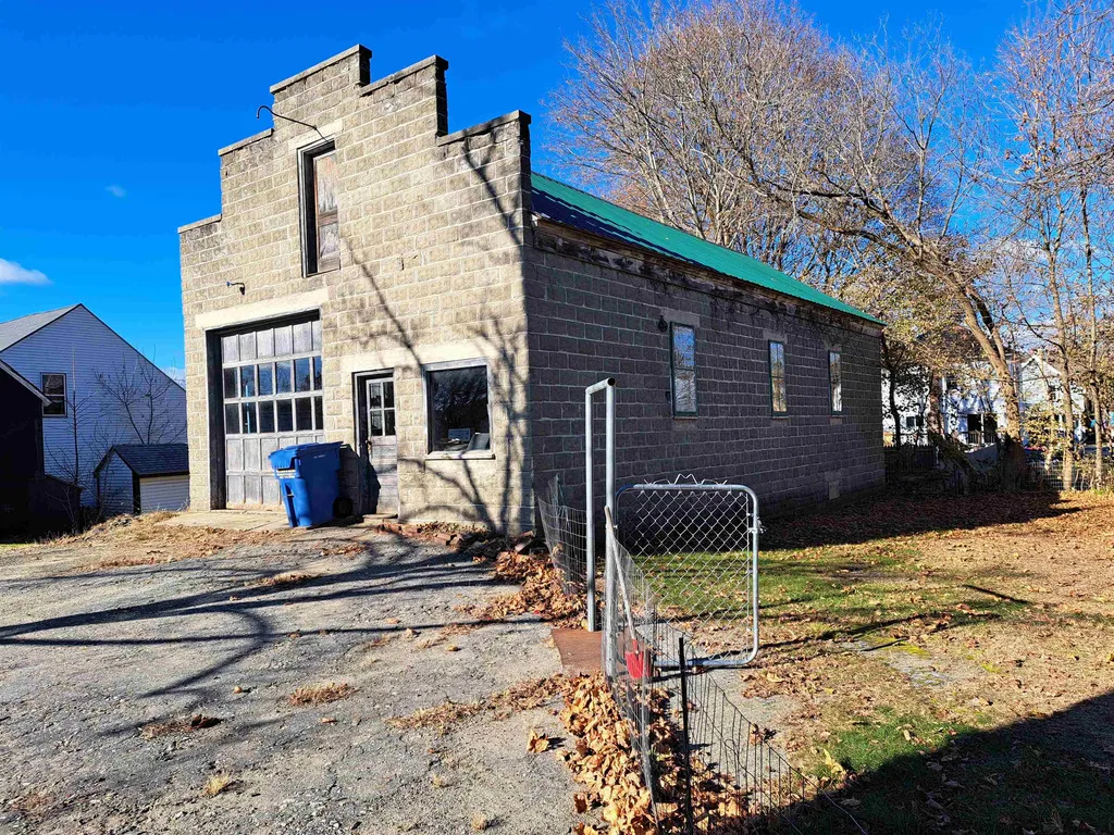 18 Barnes Street Claremont NH 03743