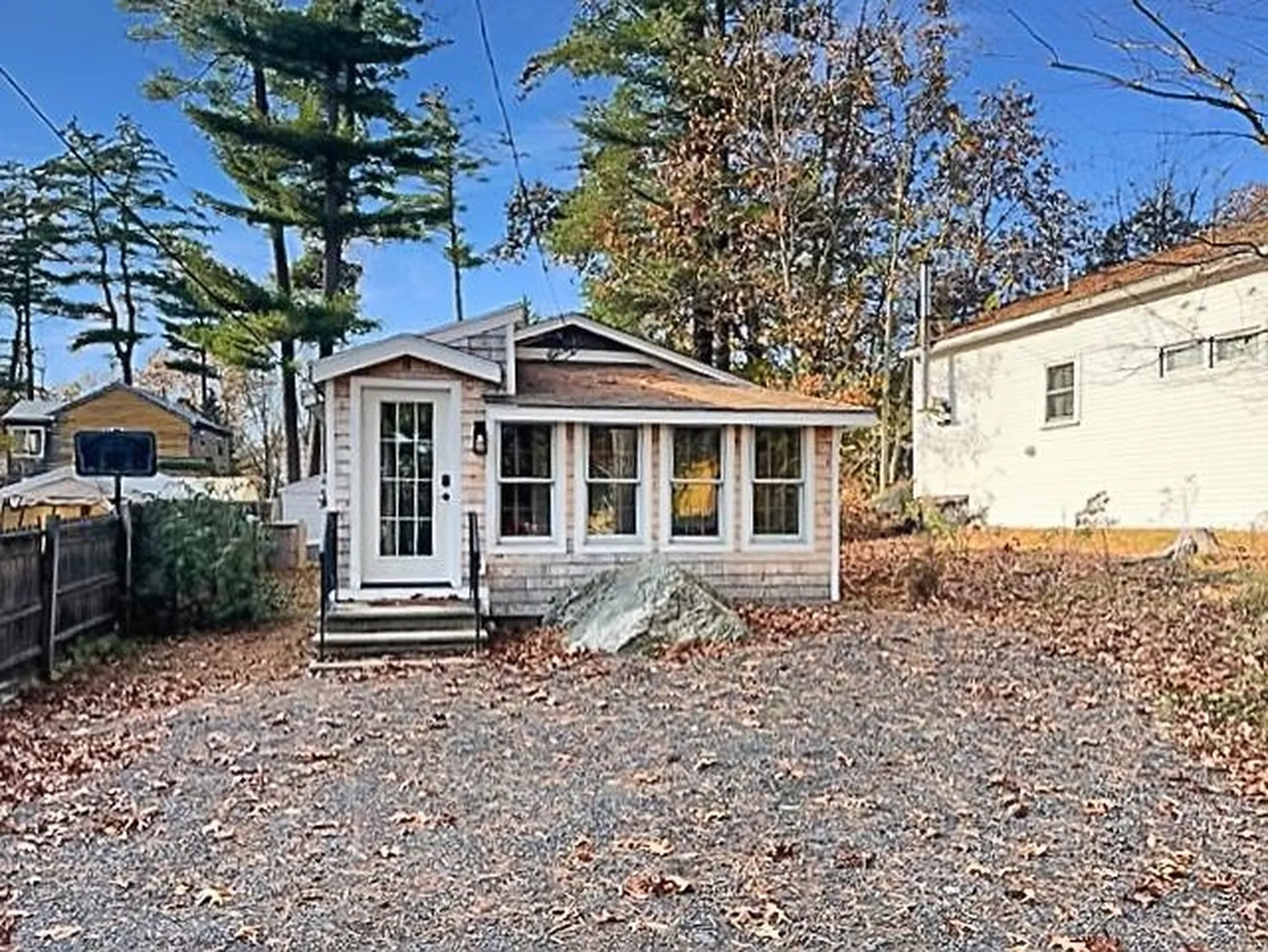10 9th Street Kingston NH 03848