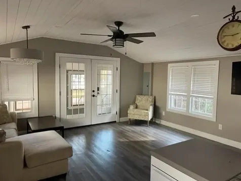 10 9th Street Kingston NH 03848