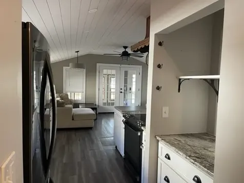 10 9th Street Kingston NH 03848