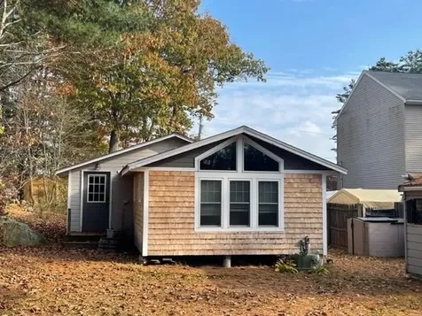 10 9th Street Kingston NH 03848