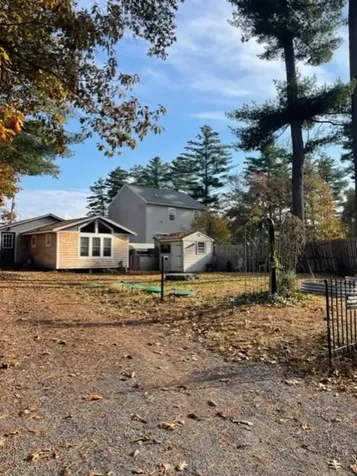 10 9th Street Kingston NH 03848