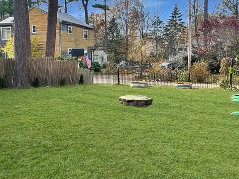 10 9th Street Kingston NH 03848