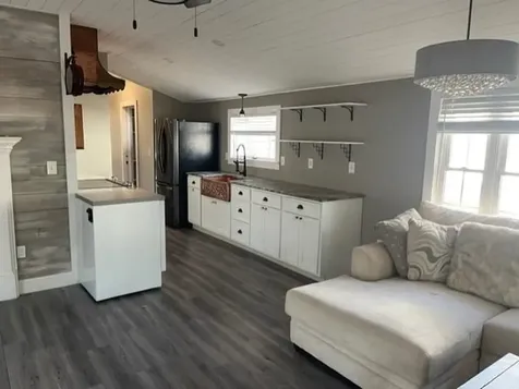 10 9th Street Kingston NH 03848