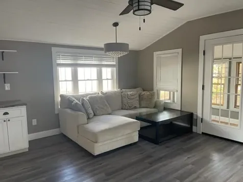 10 9th Street Kingston NH 03848