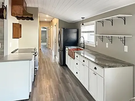 10 9th Street Kingston NH 03848