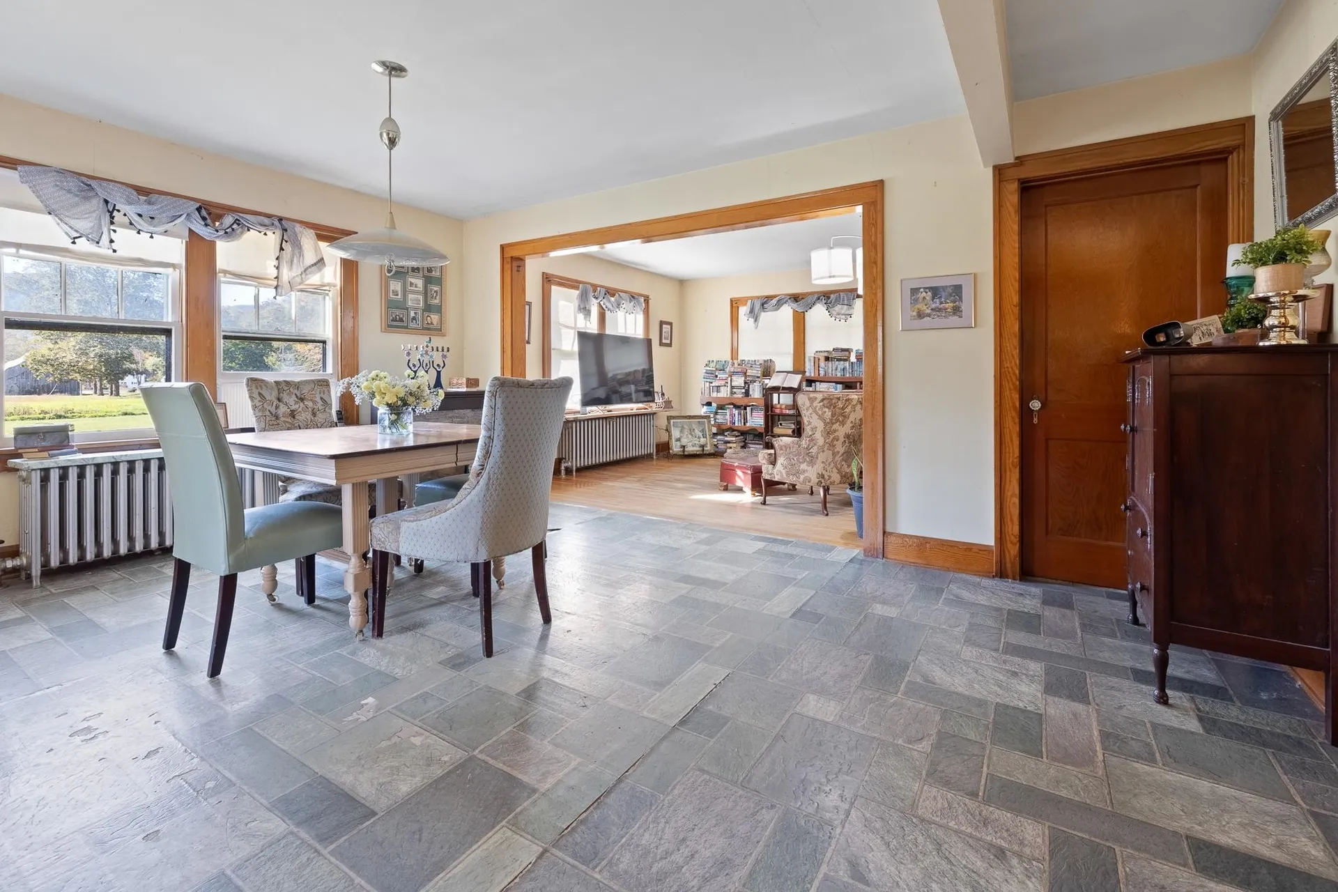 5827 Vt 313 Arlington VT 05250