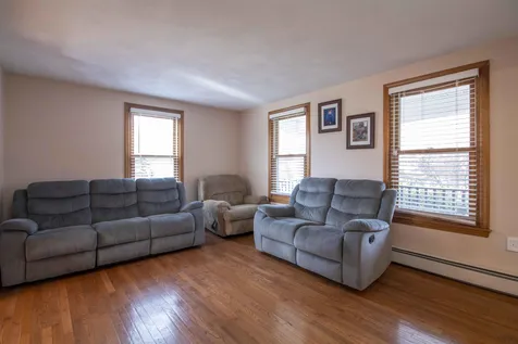 5 Elwood Road Londonderry NH 03053