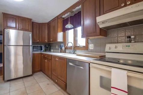 5 Elwood Road Londonderry NH 03053