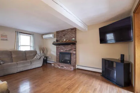 5 Elwood Road Londonderry NH 03053
