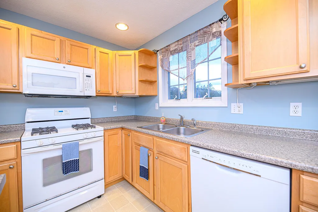 8 Magnolia Drive Dover NH 03820