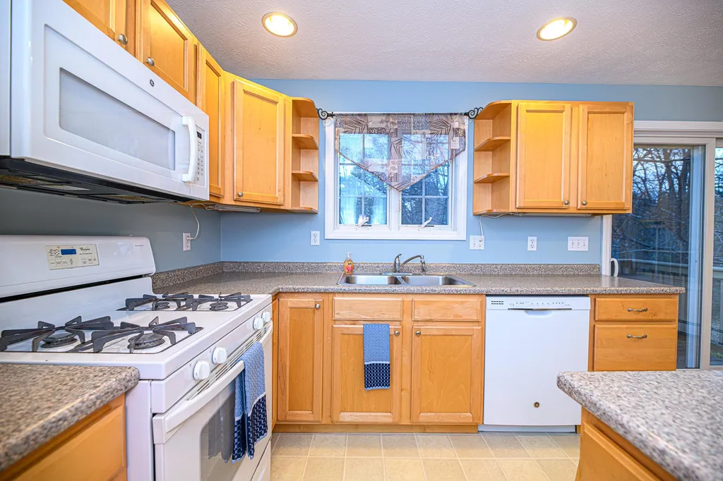 8 Magnolia Drive Dover NH 03820