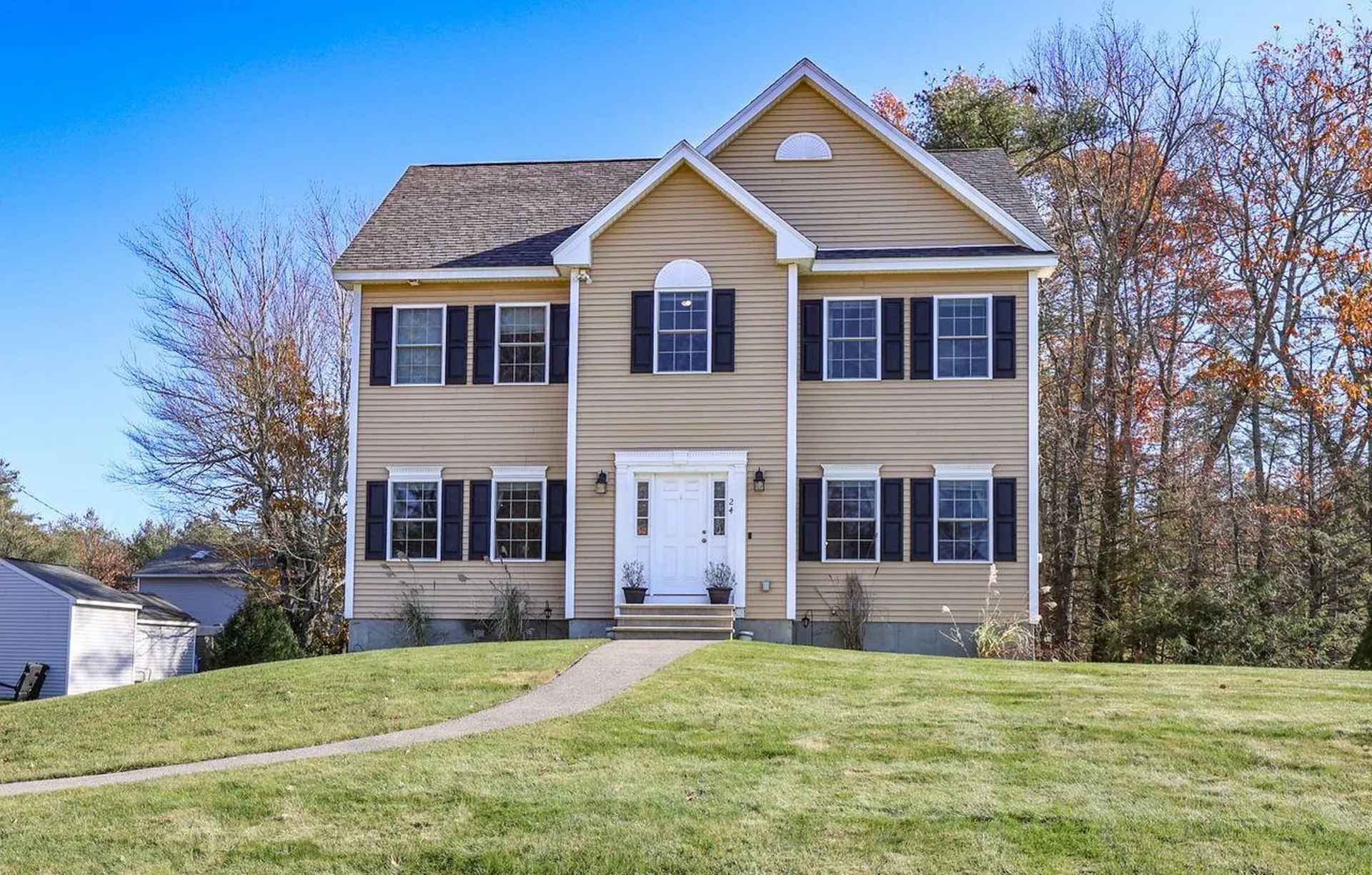 24 Flat Rock Road Windham NH 03087