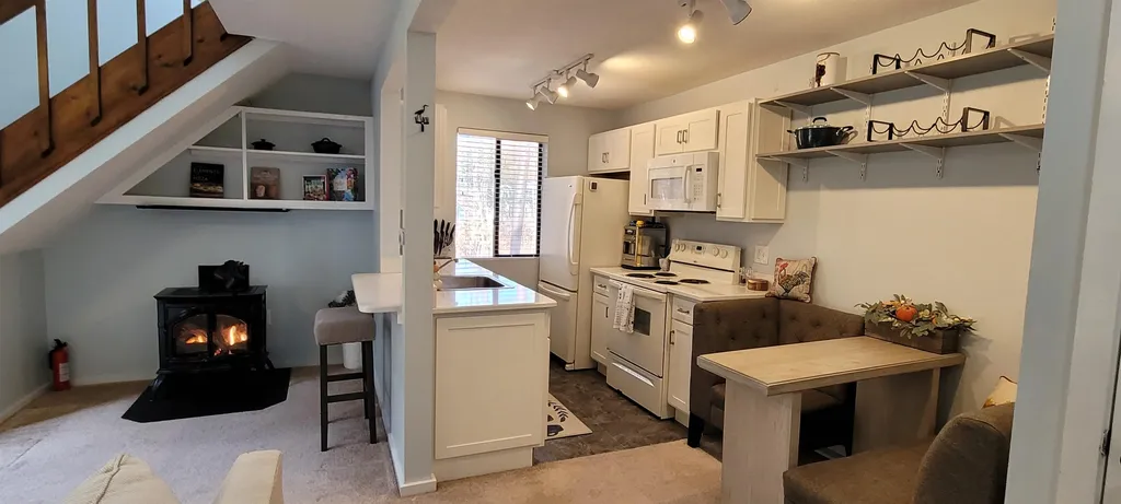 10 Marsten Lane Enfield NH 03748