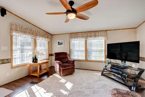6 Pinto Lane Londonderry NH 03053