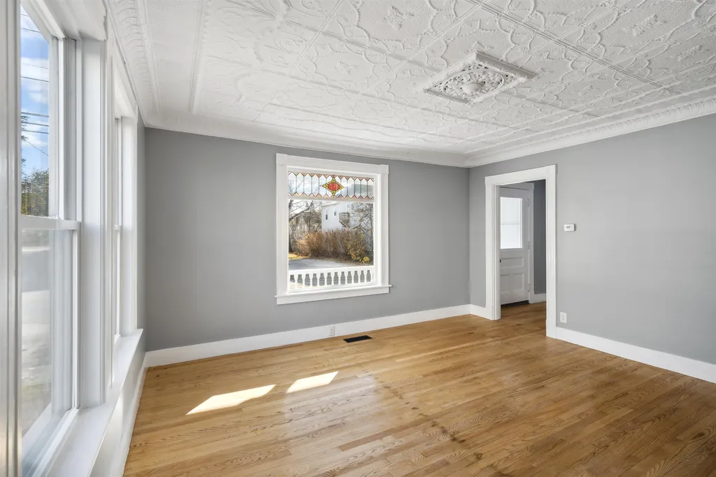 40 Pine Street Laconia NH 03246