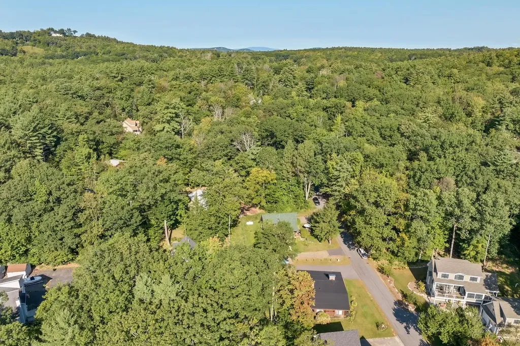 53 Old Barn Road Meredith NH 03253