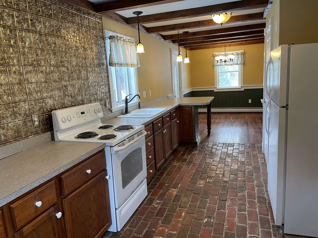 123 Willow Road Sanbornton NH 03269