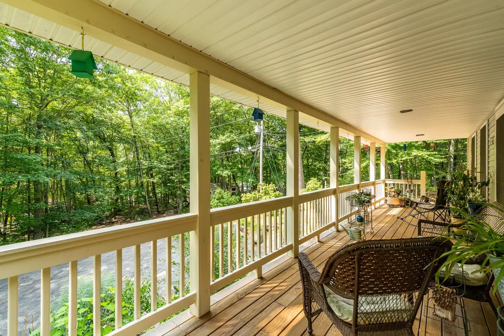 124 Lakeside Oaks Drive Barrington NH 03825