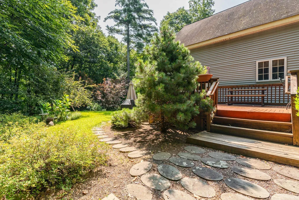 124 Lakeside Oaks Drive Barrington NH 03825