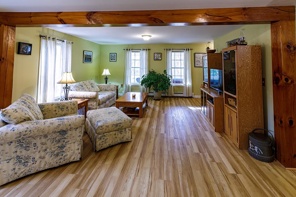 124 Lakeside Oaks Drive Barrington NH 03825