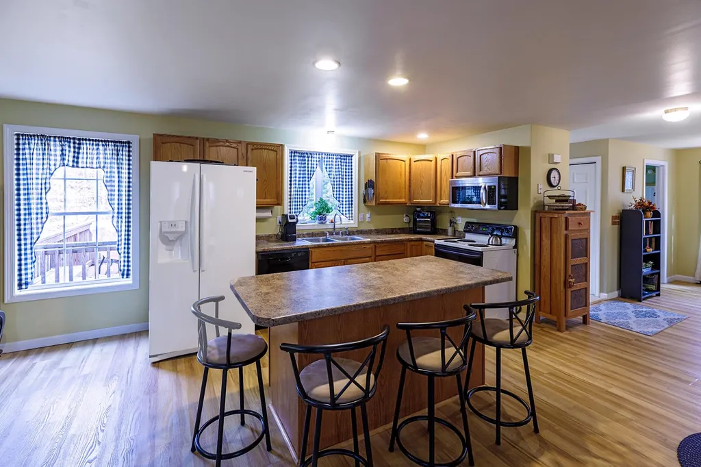 124 Lakeside Oaks Drive Barrington NH 03825