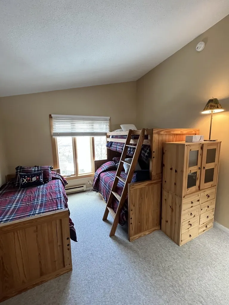 16 Hobbit Hill Warren VT 05674