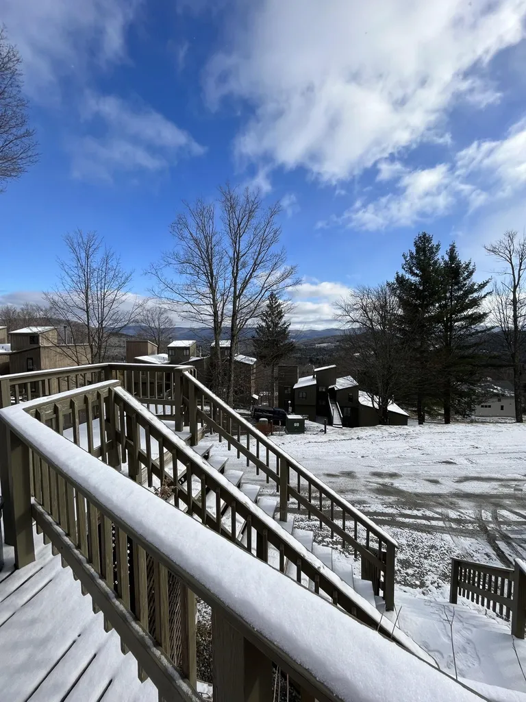 16 Hobbit Hill Warren VT 05674