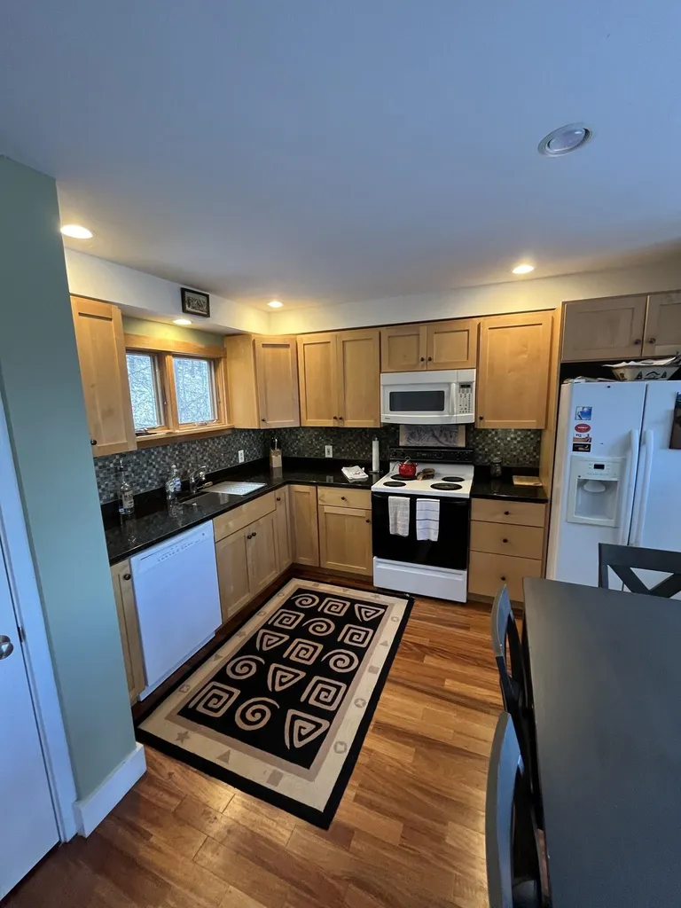 16 Hobbit Hill Warren VT 05674