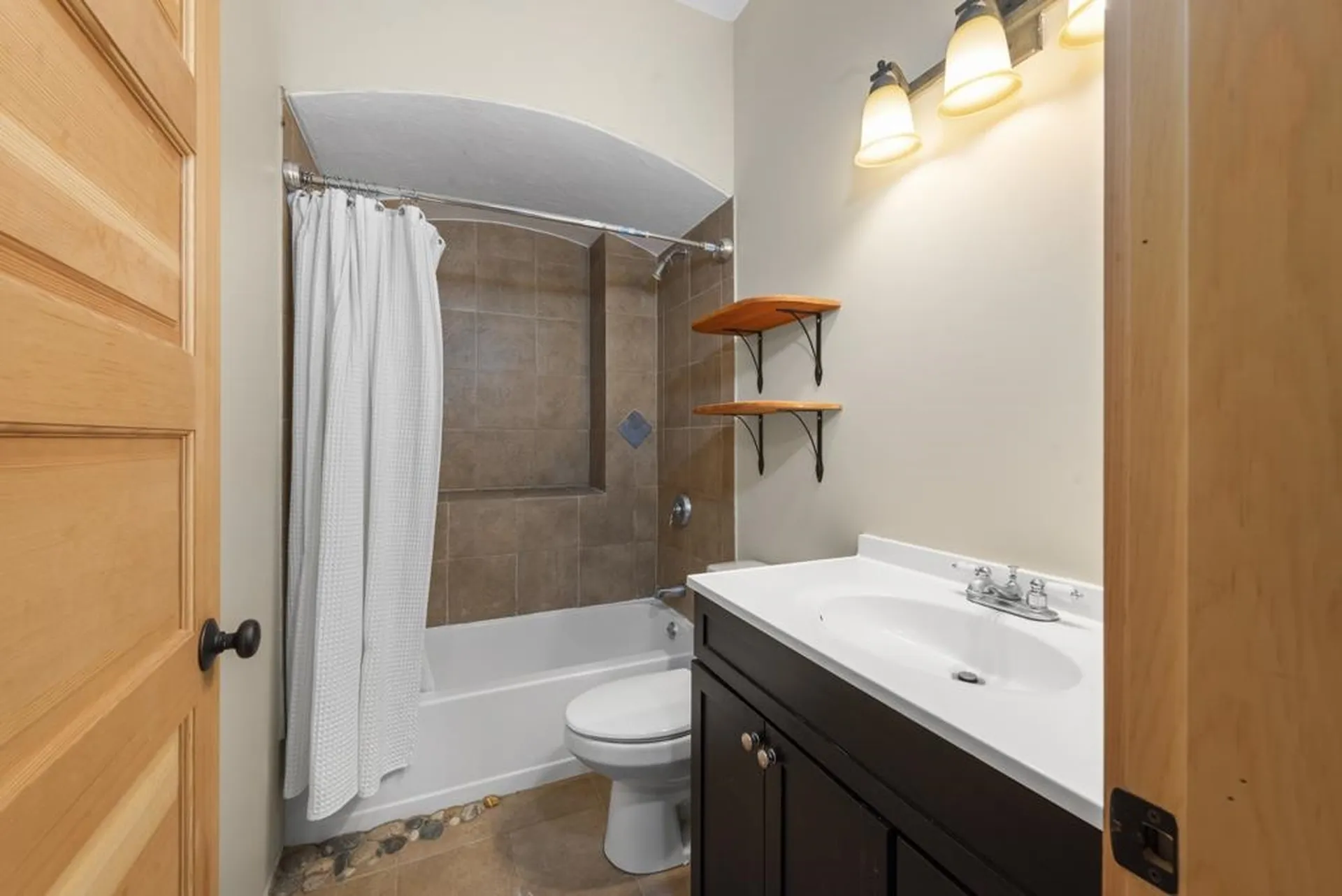 552 Coolidge Woods Road New Hampton NH 03256