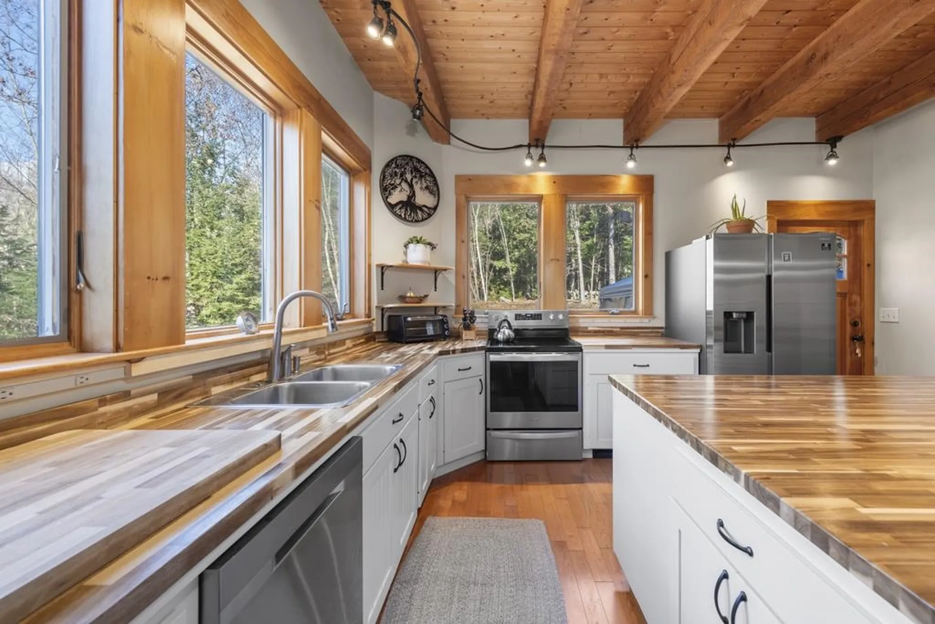 552 Coolidge Woods Road New Hampton NH 03256